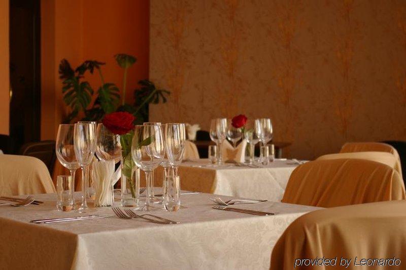 קובנה Centre Hotel מסעדה תמונה